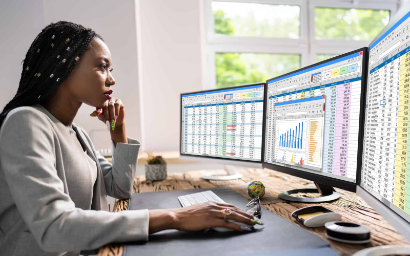 Data Analyst là ngành học bao gồm nhiều kiến thức về toán học và tư duy dữ liệu