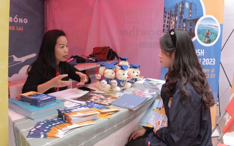 BrainClick đem đến dịch vụ tư vấn du học chuyên nghiệp và hỗ trợ tận tình trước, trong và sau khi học sinh đi du học